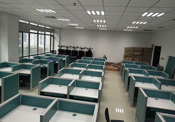 山東青島多媒體升降屏風桌教室