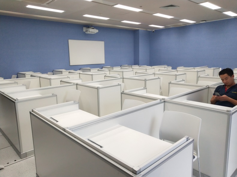 南方科技大學升降屏風語音教室