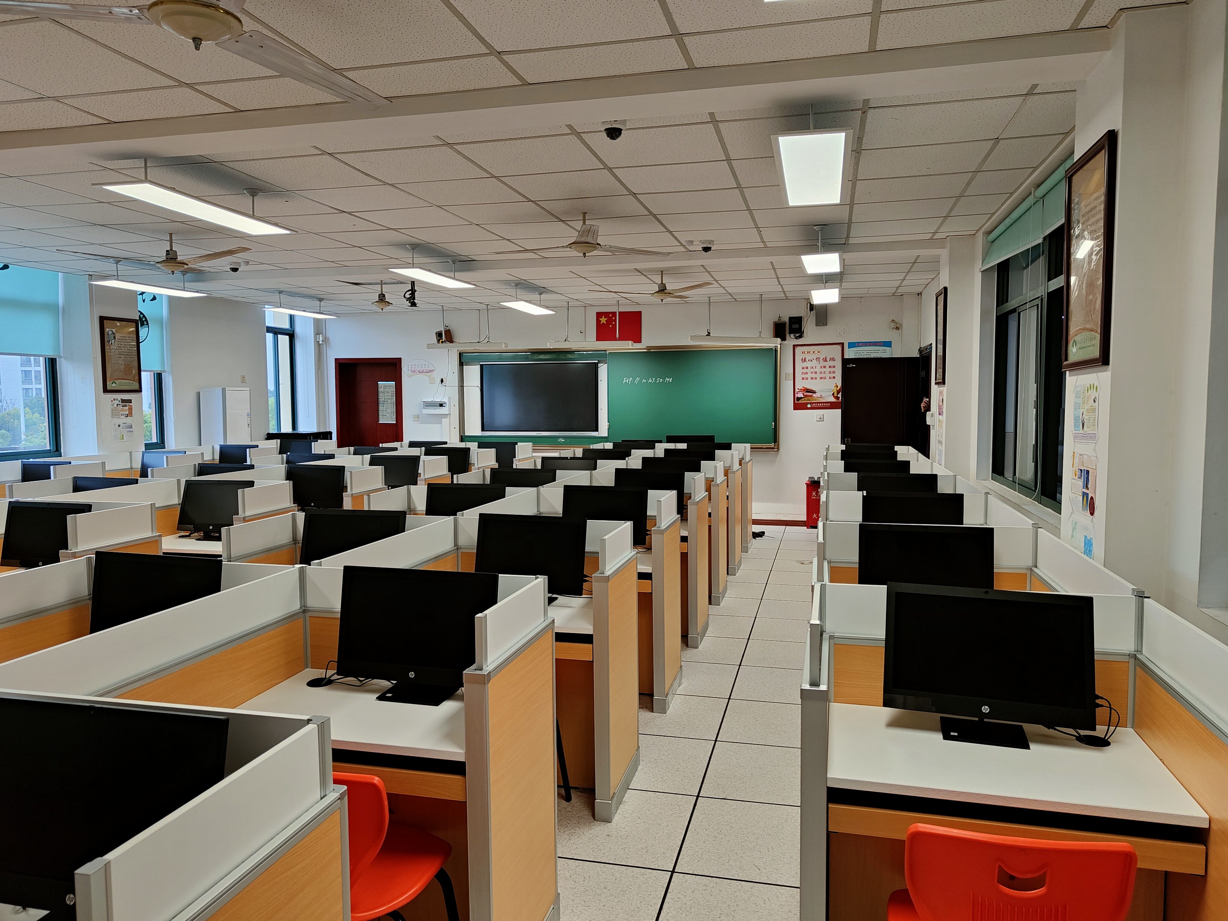 上海市實驗西校語音聽說測試標(biāo)準(zhǔn)化考場